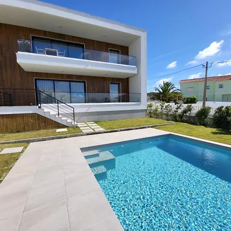 Silver Coast: Luxe Coastal Retreat With Pool Views *