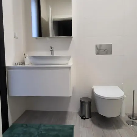 Silver Coast: Luxe Coastal Retreat With Pool Views Apartment Foz do Arelho