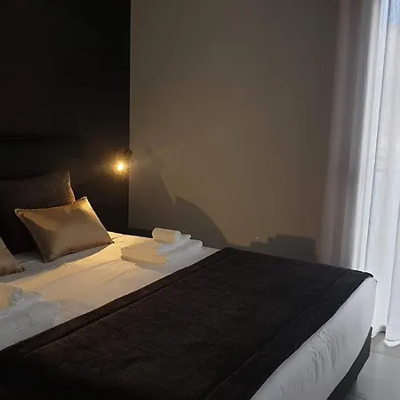 Silver Coast Luxe With 3 Bedrooms, 2 Bathrooms And A Beautiful View On The Swimmingpool In A Cosy Coastvillage Between The Famous Surfplaces Peniche And Nazare *
