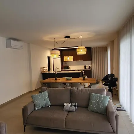 Silver Coast Luxe With 3 Bedrooms, 2 Bathrooms And A Beautiful View On The Swimmingpool In A Cosy Coastvillage Between The Famous Surfplaces Peniche And Nazare Apartament *
